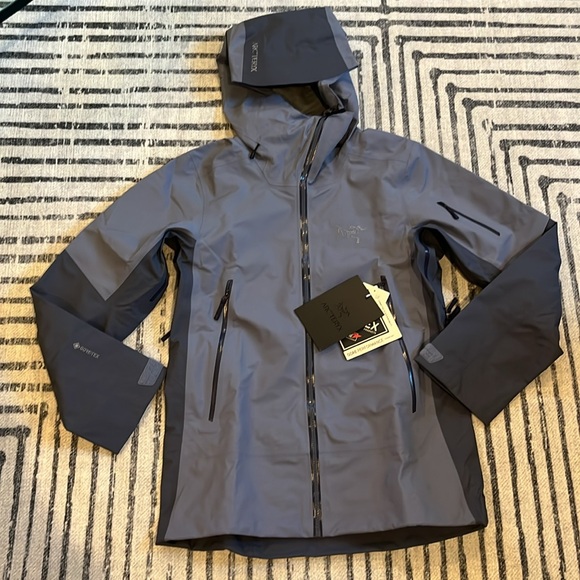 SOLD $750 Arcteryx Women’s sz S Sentinel GORE-TEX Ski Snowboard Jacket Shell - Picture 7 of 7